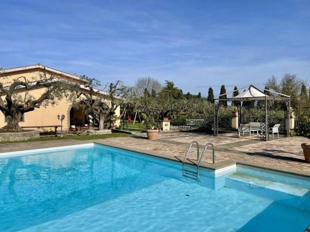 Case e ville in vendita di 420 m² in Strada delle Pastine, 25
