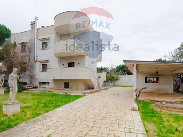 Case e ville in vendita di 350 m² in Strada Madonna della Stella, 8