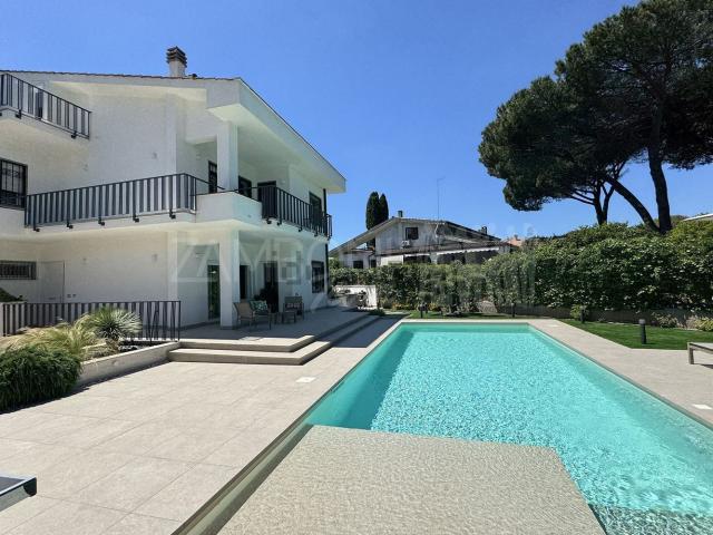 Case e ville in vendita di 351 m² in Via Amipsia, 8