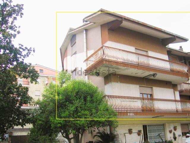 Case e ville in vendita di 351 m² in Via Sandro Botticelli