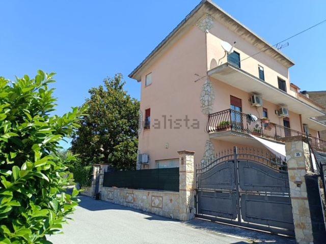 Case e ville in vendita di 351 m² in Via Pietro Nenni, 33