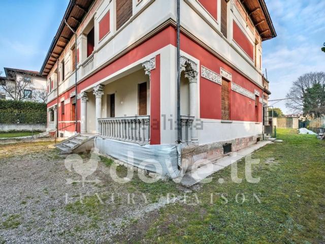 Case e ville in vendita di 351 m² in Via Roggiuzzole, 3