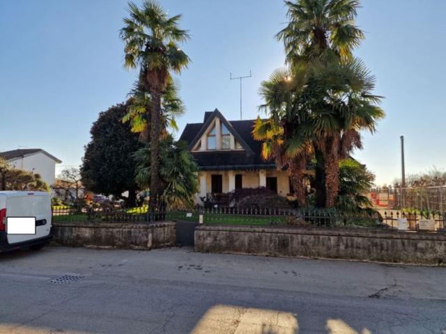 Case e ville in vendita di 352 m² in Via Campagna