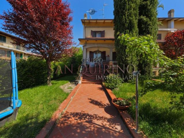 Case e ville in vendita di 352 m² in Via Claudia