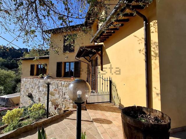 Case e ville in vendita di 352 m² in Via della Rondolina