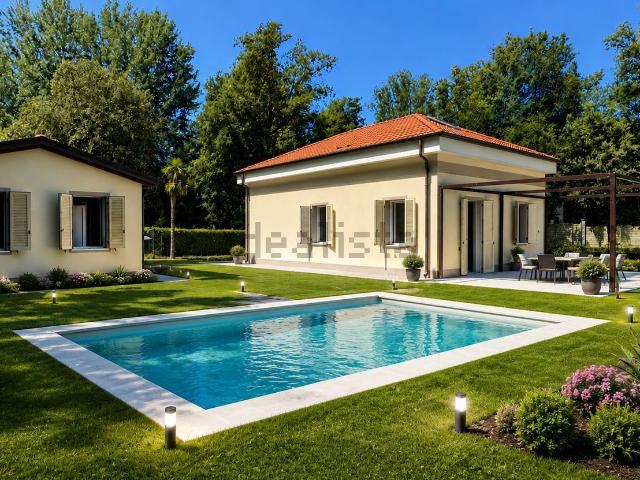 Case e ville in vendita di 352 m² in Via Livorno