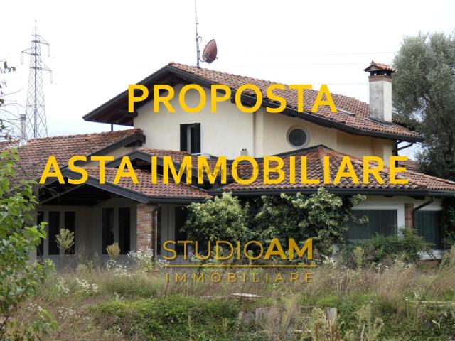 Case e ville in vendita di 352 m² in Viale Ponte Rosso