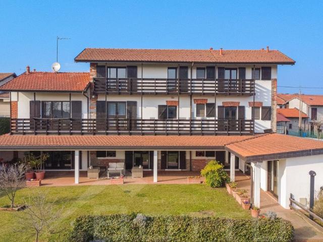 Case e ville in vendita di 352 m² in Piazza G. Marconi, 21