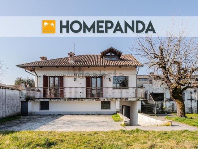 Case e ville in vendita di 352 m² in Strada Biandrate, 38