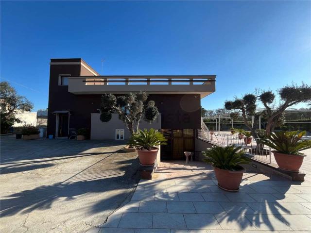 Case e ville in vendita di 352 m² in Strada Provinciale 28