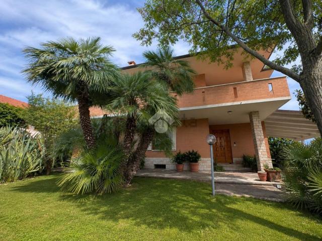 Case e ville in vendita di 353 m²