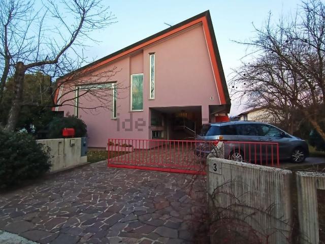 Case e ville in vendita di 353 m² in Via Penne Nere