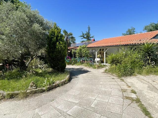 Case e ville in vendita di 353 m² in Via Colle Cretone