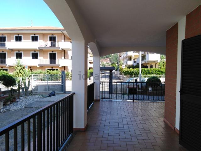 Case e ville in vendita di 353 m² in Via Calabria