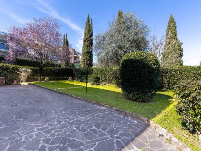 Case e ville in vendita di 353 m² in Via Gaetano Donizetti
