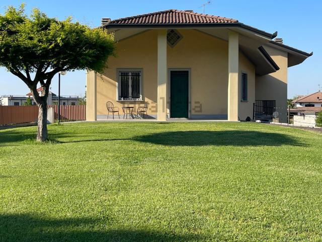 Case e ville in vendita di 353 m² in Via Fontana, 16