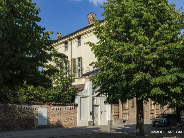 Case e ville in vendita di 353 m² in Via Freilino, 8