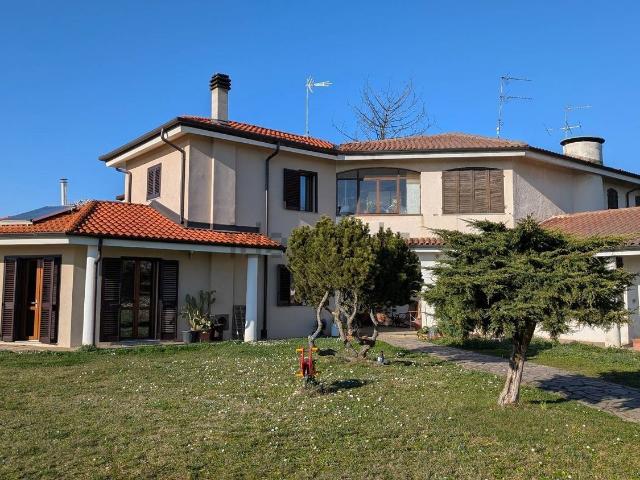 Case e ville in vendita di 353 m² in Via Molinara