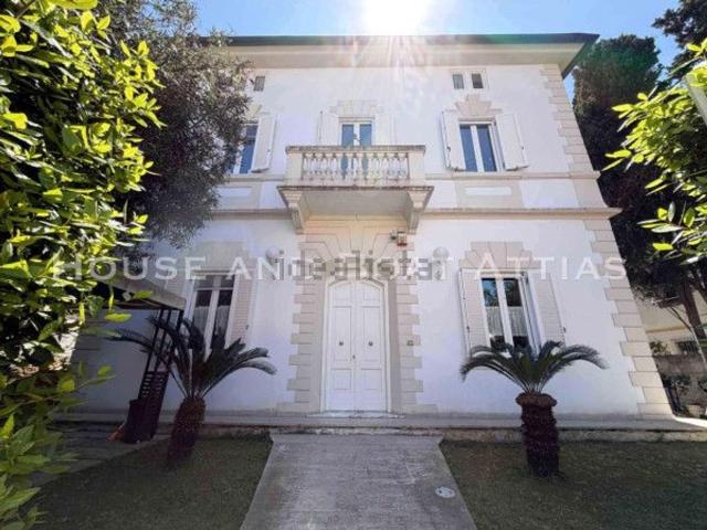 Case e ville in vendita di 354 m²