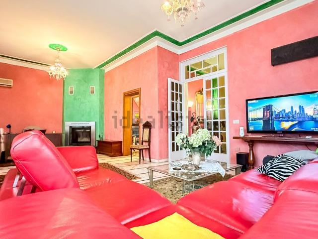 Case e ville in vendita di 354 m² in Via Alcide De Gasperi
