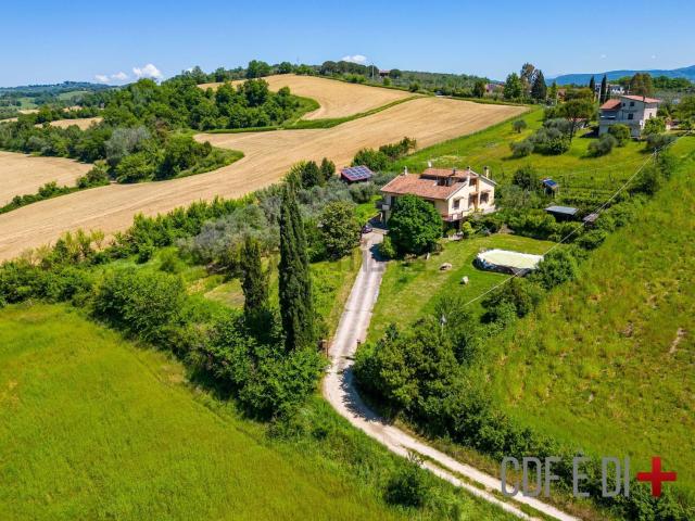 Case e ville in vendita di 354 m² in Via dei Gladiatori