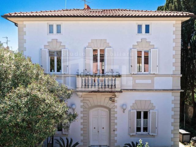 Case e ville in vendita di 354 m² in Via dell&apos Elba, 24