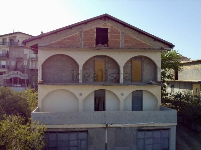 Case e ville in vendita di 354 m² in Via Sandro Pertini