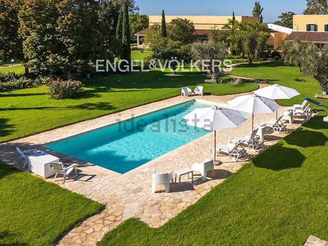 Case e ville in vendita di 354 m² in Via Sant&apos Elia, 266