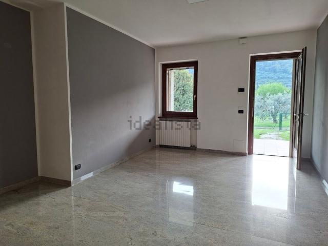 Case e ville in vendita di 354 m² in Via Valpantena