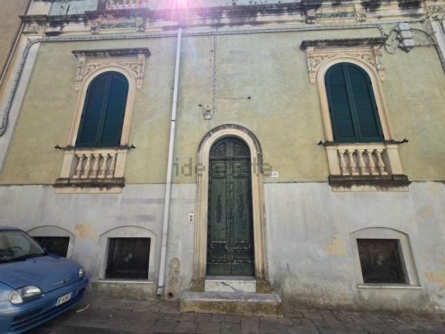 Case e ville in vendita di 354 m² in Via Vittorio Veneto, 125