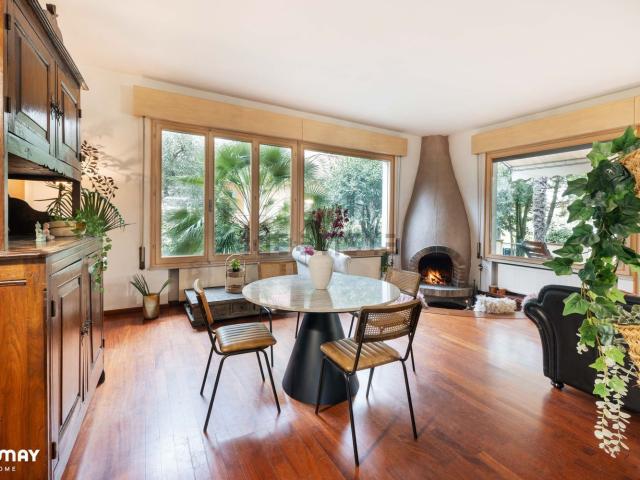 Case e ville in vendita di 354 m² in Viale Monte Bianco