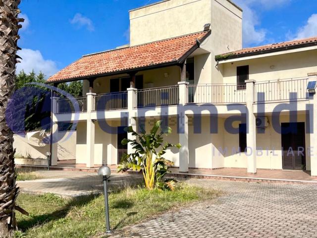 Case e ville in vendita di 354 m² in Strada I Nucleo Erchie Piccola, 10