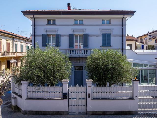 Case e ville in vendita di 355 m² in Via Cesare Battisti, 258