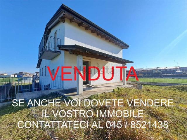 Case e ville in vendita di 355 m² in Via Olmo