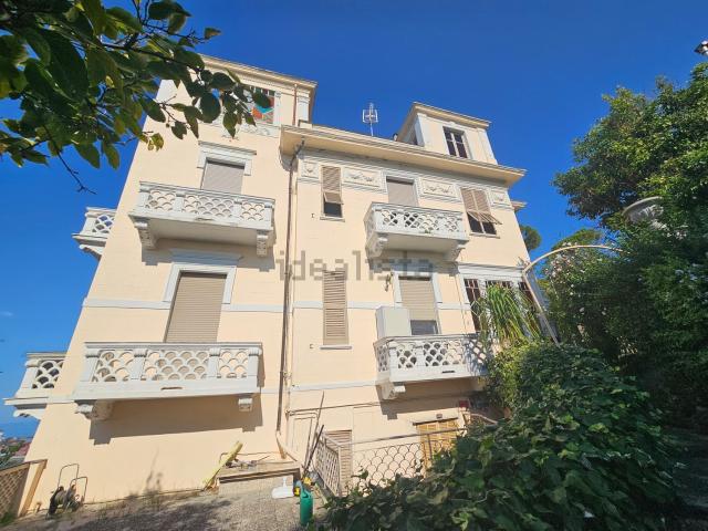 Case e ville in vendita di 355 m² in Viale Giorgio Modugno