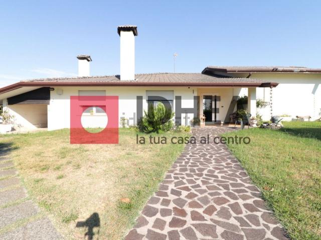 Case e ville in vendita di 356 m² in Via G. Marconi
