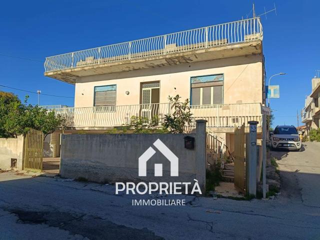 Case e ville in vendita di 356 m² in Via Madame Curiè, 451