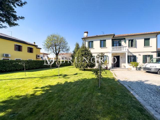 Case e ville in vendita di 356 m² in Via San Giorgio