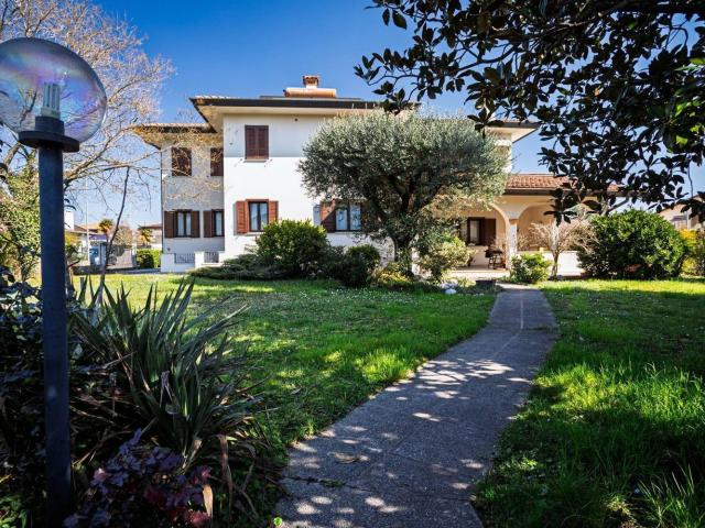 Case e ville in vendita di 357 m²