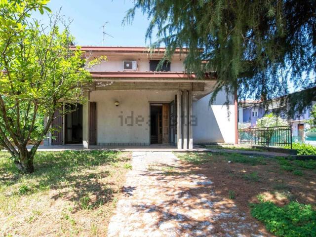 Case e ville in vendita di 357 m² in Via Aldo Moro