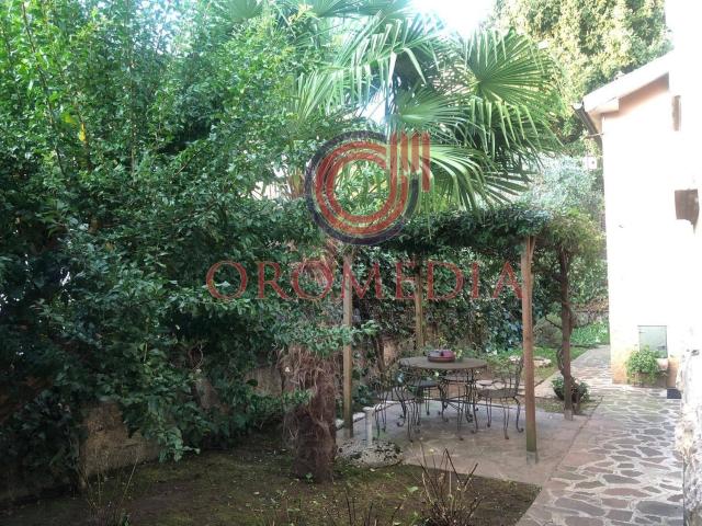 Case e ville in vendita di 357 m² in Via Generale Alberico Albricci