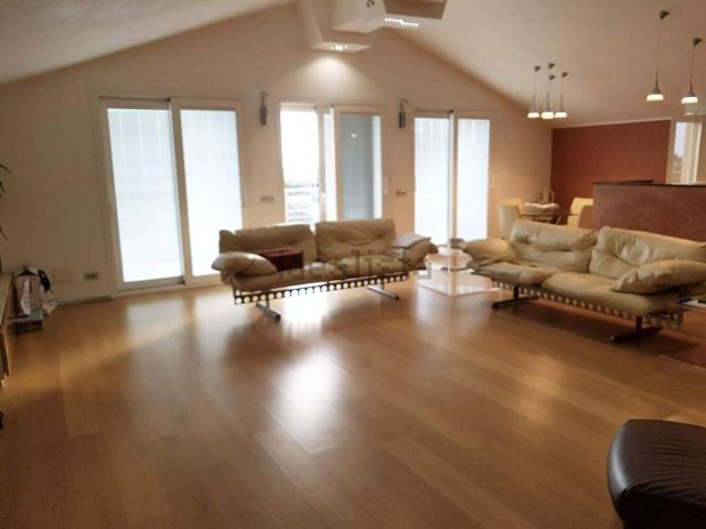 Case e ville in vendita di 357 m² in Via dei Devoto