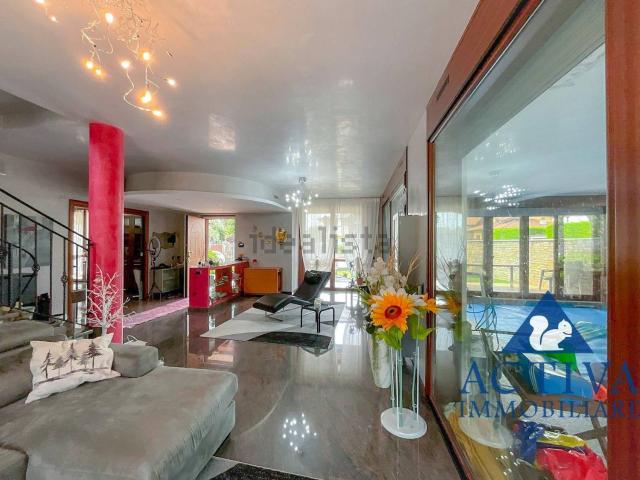 Case e ville in vendita di 357 m² in Via Moldava, 67