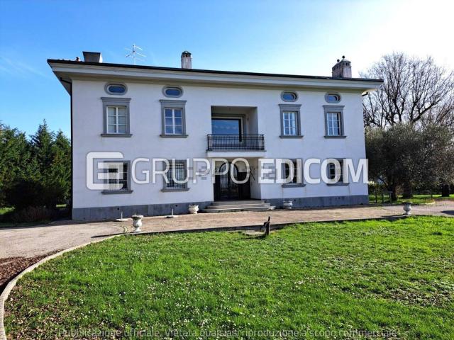Case e ville in vendita di 357 m² in Via Pietro Zorutti