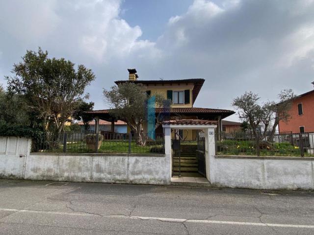 Case e ville in vendita di 358 m² in Via Gioacchino Rossini, 9