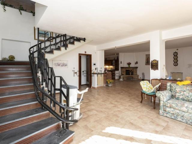 Case e ville in vendita di 359 m² in Via Vittorio Emanuele Orlando, 36