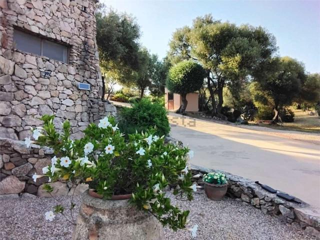 Case e ville in vendita di 359 m² in Viale Costa Smeralda, 98