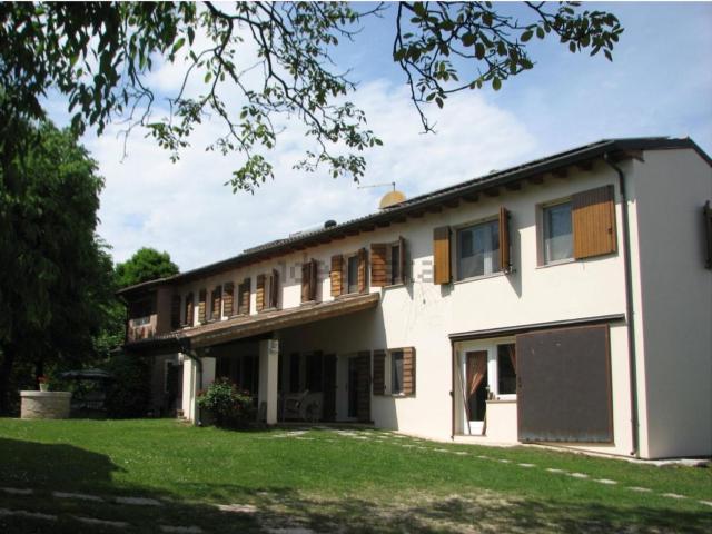 Case e ville in vendita di 360 m²
