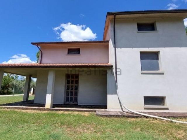 Case e ville in vendita di 360 m²