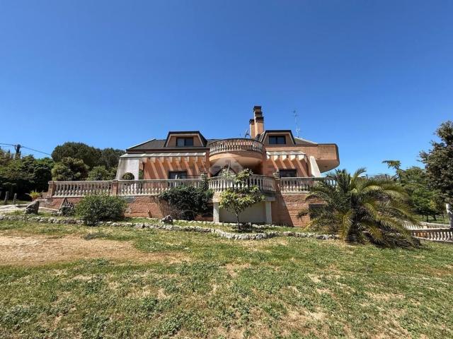 Case e ville in vendita di 360 m²